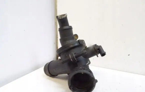 Mercedes-Benz Sprinter W906 Thermostat housing A6512000615