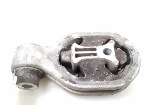 Nissan Juke I F15 Engine mount bracket