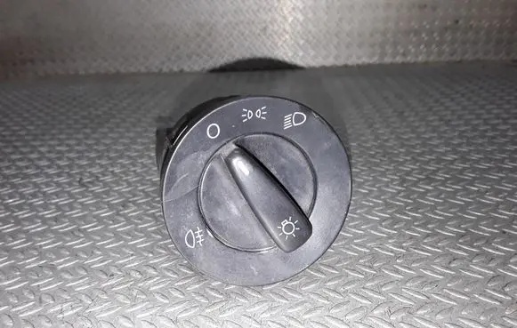 Volkswagen Golf IV Light switch 1C0941531