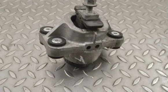 Land Rover Range Rover Sport L494 Engine mount bracket