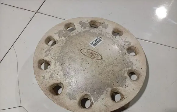 Ford Fiesta R13 wheel hub/cap/trim 83AB1130GD