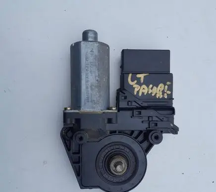 Volkswagen PASSAT B5 Rear door window regulator motor 9776101439202 86926