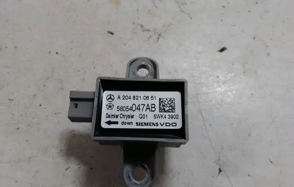 Mercedes-Benz C W204 Airbag deployment crash/impact sensor A2048210651 56054047AB