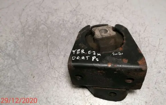 Toyota Corolla Verso E121 Engine mount bracket