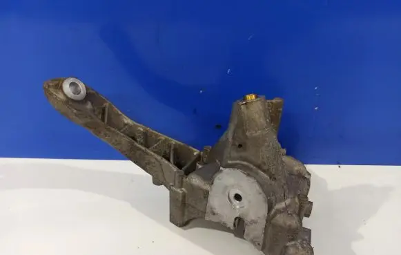 Volvo S60 Engine mounting bracket AG9N19N586AA 31258131