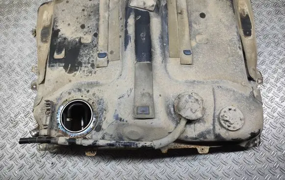 Toyota RAV 4 (XA20) Fuel tank 211216