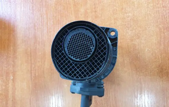 Volkswagen Golf V Mass air flow meter 0281002461 07496461B
