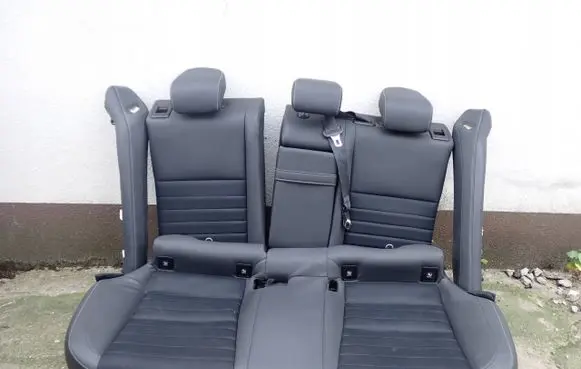 Lexus IS III XE30 Second row seats