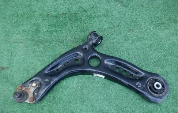 Volkswagen Golf VII Front lower control arm/wishbone 5Q0407151J 2310150531