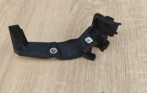 BMW 5 G30 G31 G38 Oil filter mounting bracket 9494187