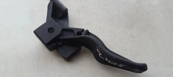 Opel Vectra B Engine bonnet (hood) release handle 7002346