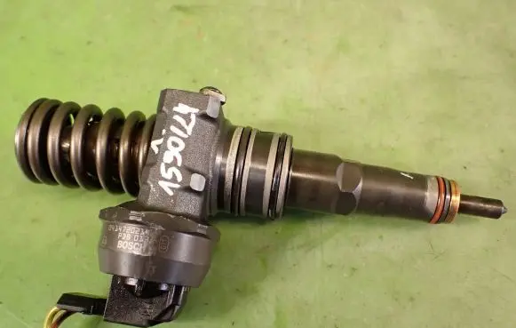 Audi A4 S4 B6 8E 8H Fuel injector