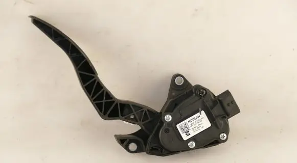 Nissan X-Trail T32 Accelerator throttle pedal 18002DF30BLHD