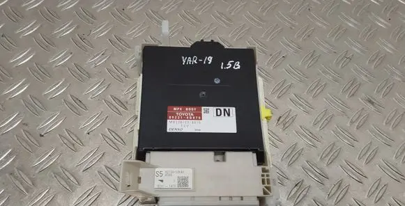 Toyota Yaris Fuse module 892210D870