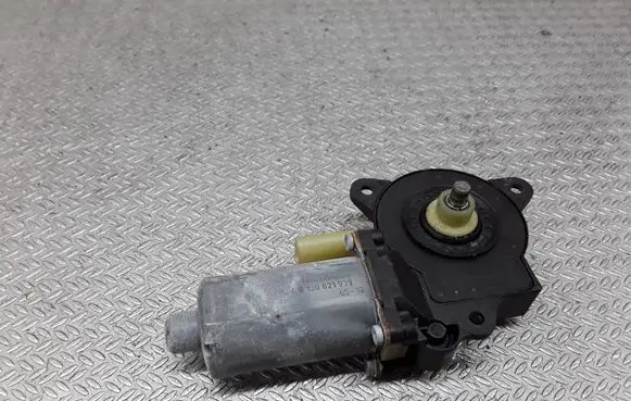 Ford Fiesta Front door window regulator motor 0130821939