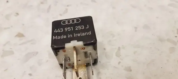 Volkswagen PASSAT B5 Other relay 443951253J