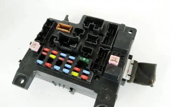 Peugeot 4007 Fuse box set 8637a824 50r411f02
