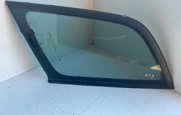 Toyota Avensis T220 Rear side window
