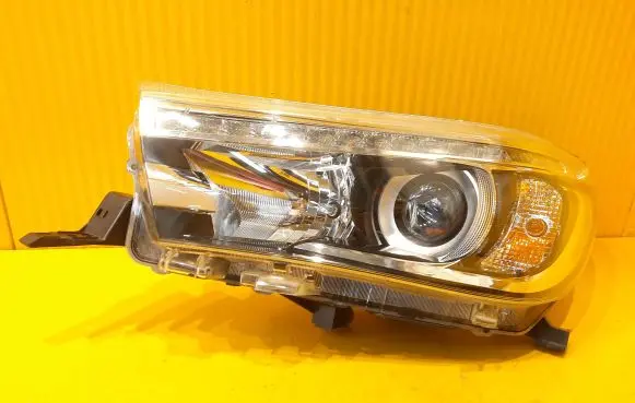 Toyota Hilux (AN120, AN130) Headlight/headlamp