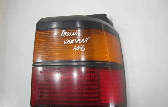 Volkswagen PASSAT B3 Rear/tail lights 333945112