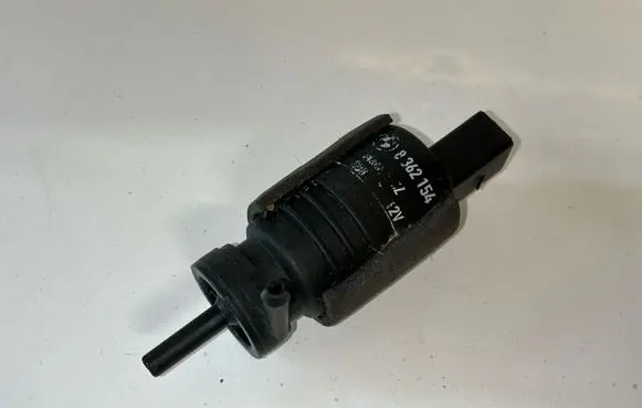 BMW 3 E46 Windscreen/windshield washer pump 8362154