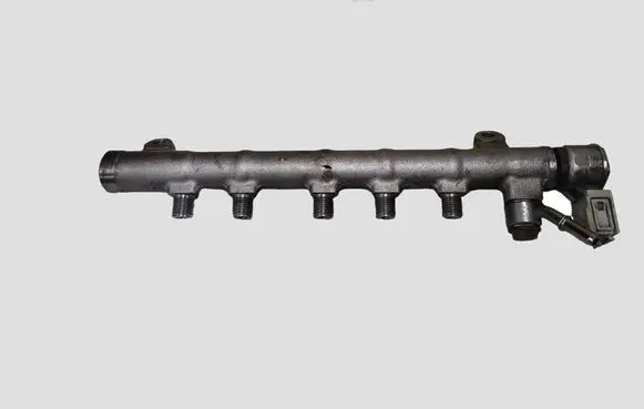 Volvo XC60 Fuel main line pipe 31303612
