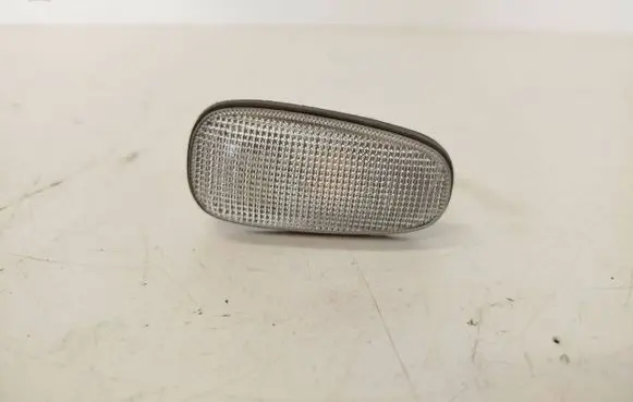 Volvo S40 Front fender indicator light