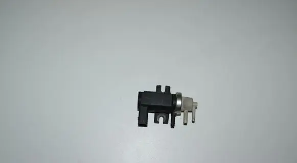 Audi A4 S4 B6 8E 8H Turbo solenoid valve 1J0906627B