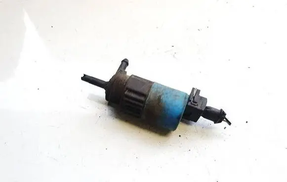 Volvo S40, V40 Windscreen/windshield washer pump