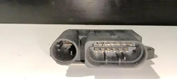 Mercedes-Benz E W211 Glow plug pre-heat relay 0522140710 E2110021047 22299009221