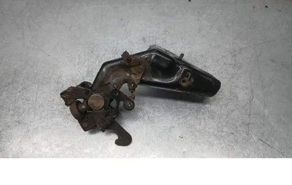 Citroen Berlingo Fender mounting bracket 