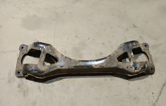 Volkswagen Touareg I Rear subframe 