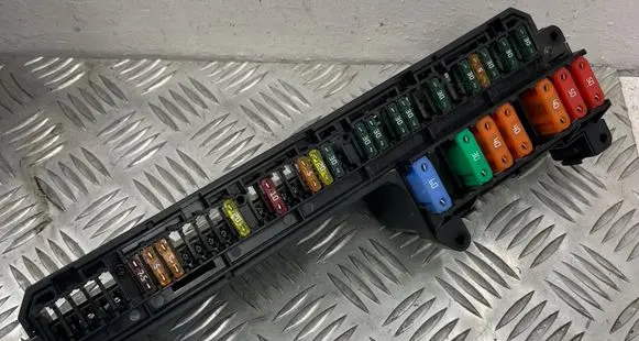 BMW 5 E60 E61 Fuse module 6957330
