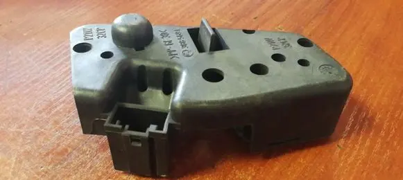BMW 3 E46 Tail light bulb cover holder 8374809