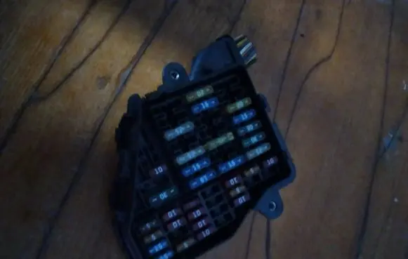 Volkswagen PASSAT B5.5 Fuse module 8D1941824