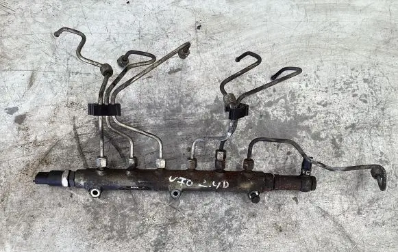 Volvo V70 Fuel main line pipe 0445215010