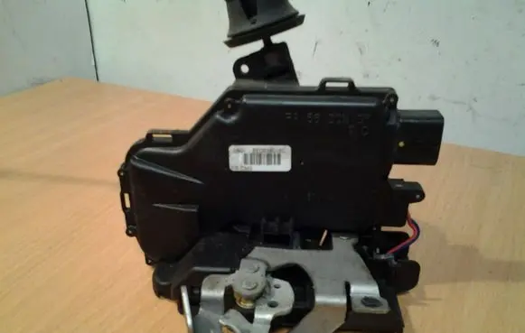 Audi A4 S4 B6 8E 8H Rear door lock 8E0839016C