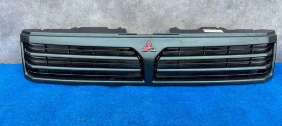 Mitsubishi Space Wagon Front bumper upper radiator grill MR275627