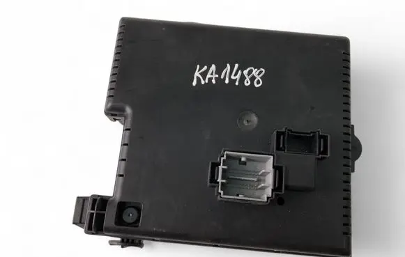 Volvo V70 Fuse module 8688264