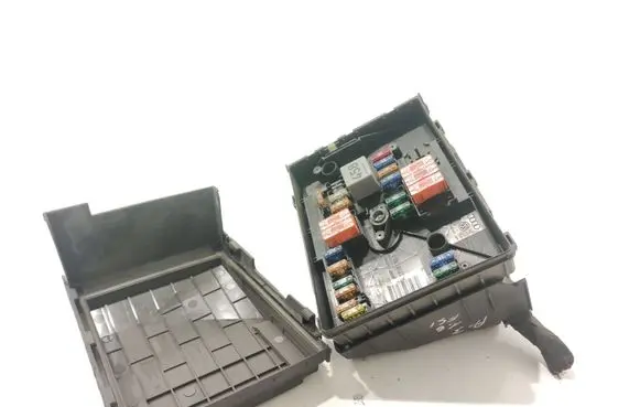 Audi A3 S3 8P Fuse box cover 017181301