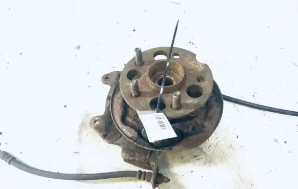 Toyota RAV 4 (XA20) Rear wheel hub