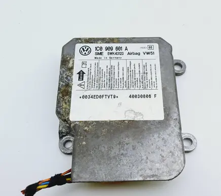 Skoda Fabia Mk1 (6Y) Airbag control unit/module 1C0909601A
