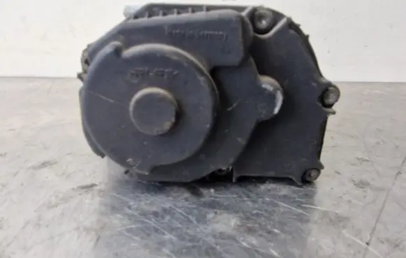Audi A4 S4 B5 8D Throttle valve 058133063M