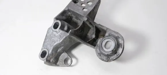 Audi A4 S4 B7 8E 8H Engine mounting bracket 8E0199351