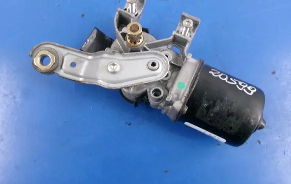 Nissan Note (E11) Front wiper linkage and motor