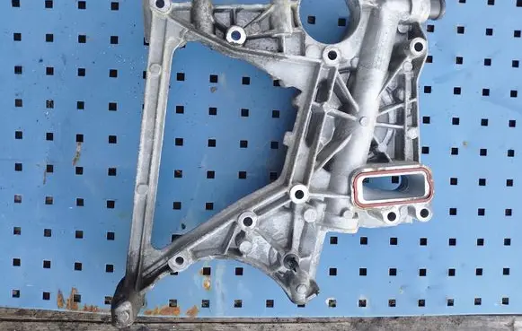 Mercedes-Benz E W212 Generator/alternator bracket A6512012209