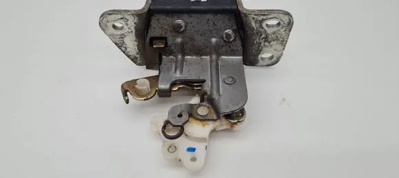 Mitsubishi Outlander Tailgate lock loop/hook striker 