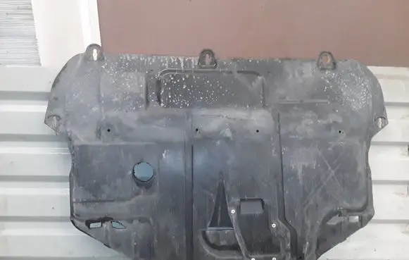 Volvo C30 Engine splash shield/under tray