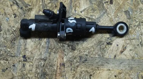 Skoda Rapid (NH) Clutch master cylinder 6R0721388D
