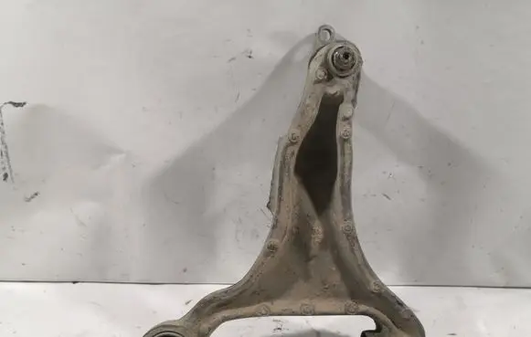 Volvo V70 Front lower control arm/wishbone 08646376
